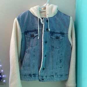 A very stylish jean jacket with a soft sleeve and inside